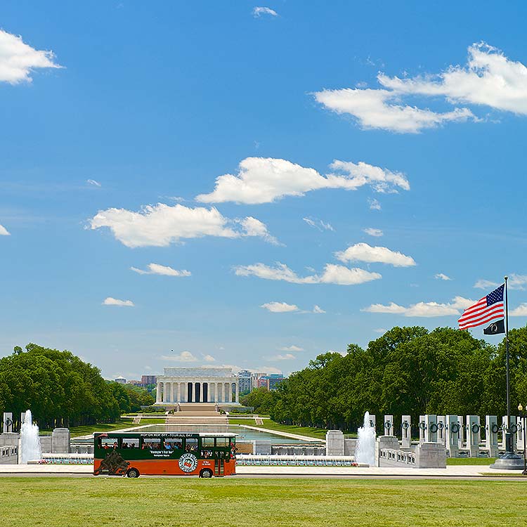 Washington DC trolley, Lincoln Memorial and WWII Memorial